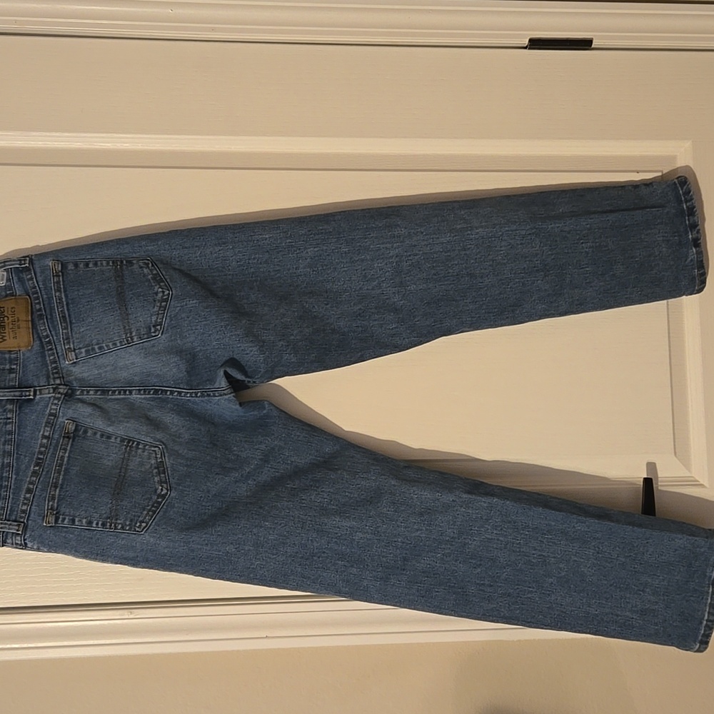 Wrangler Men's Blue Jeans Classic Five Pocket Zipper Fly - Picture 4 of 7